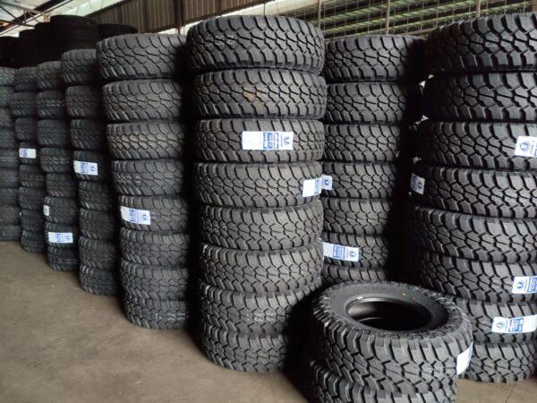 Semi truck tires 385 55R22.5 commercial truck tires for sale - Image 2